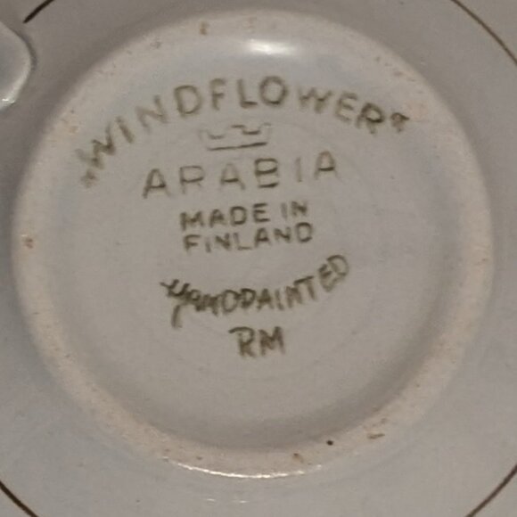 Vintage Handpainted Arabia Finland Windflower Teacup and Saucer with Flaw - Picture 5 of 13